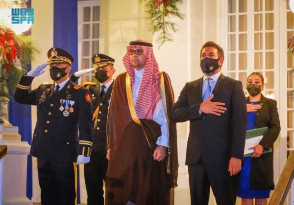 السفير المالكي يُقدّم أوراق اعتماده سفيراً لرئيس السلفادور