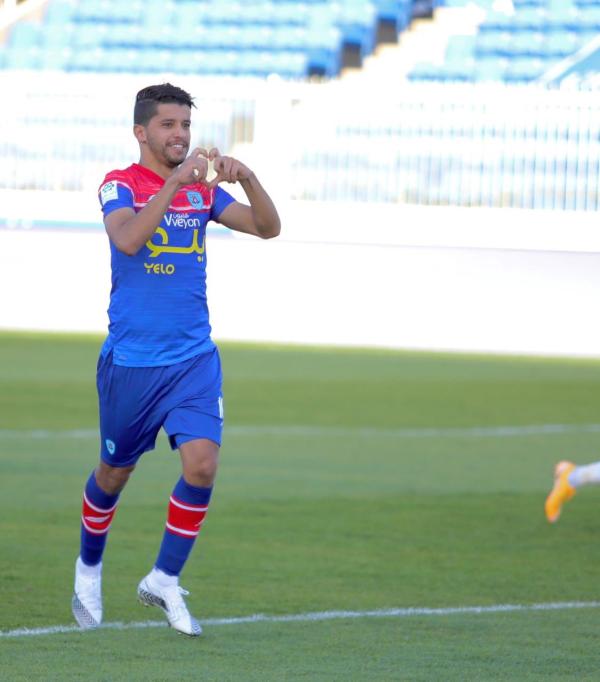 رغبة الهلال تصطدم بطموح الفتح