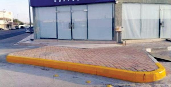 طلاء وصبغ الأرصفة بشوارع بقيق