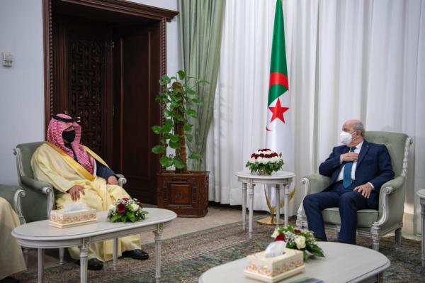 وزير الداخلية يستعرض العلاقات والتعاون الأمني مع الرئيس الجزائري