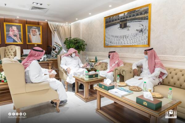 «المحيميد» يبحث تطوير التعاون مع مدير الهلال الأحمر بمكة