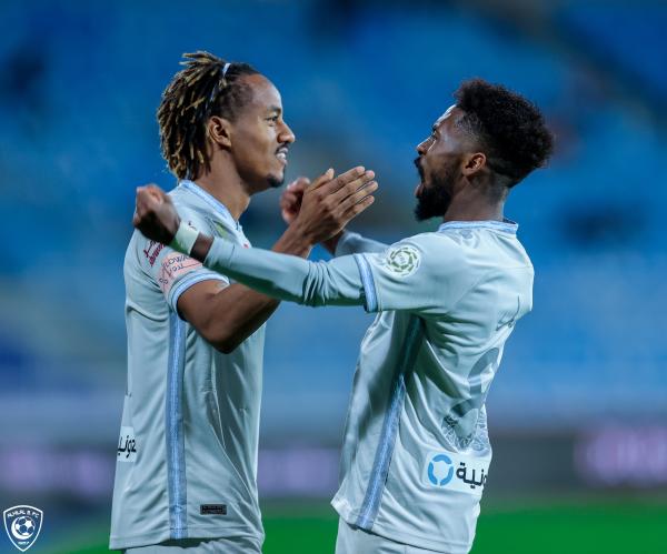 هذا هو الحال .. غيم ومطر وهلال