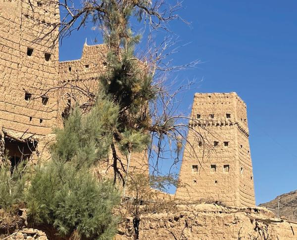 بيوت «آل المؤنس» المائة شاهدة على حضارات ظهران الجنوب