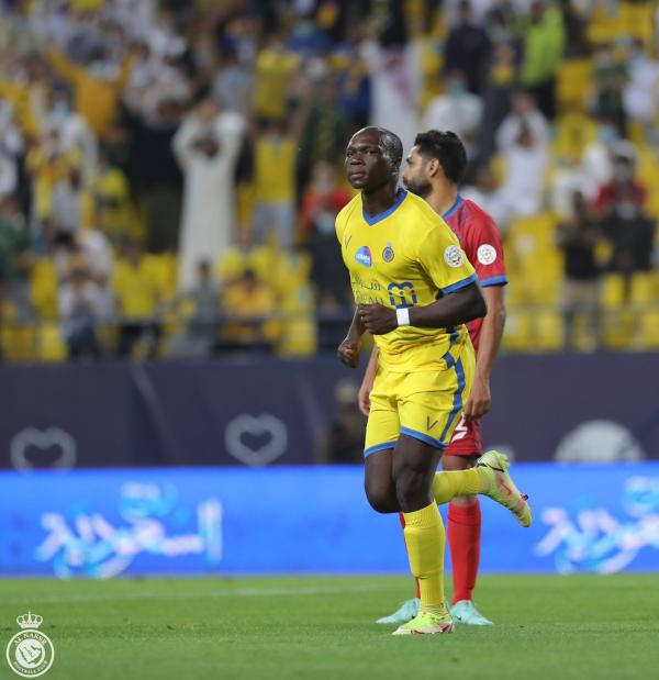 النصر يفلت من قبضة أبها بثنائية أبو بكر