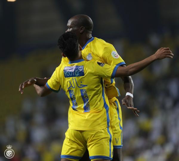 النصر يفلت من قبضة أبها بثنائية أبو بكر