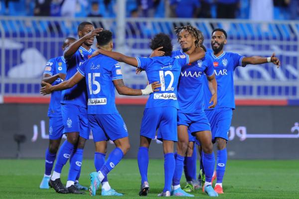 الهلال يشع بـ 