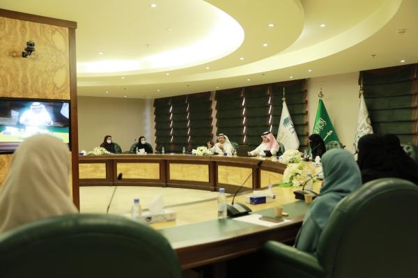 النيابة العامة تؤكد حرصها على نقل الخبرات للطلاب والطالبات