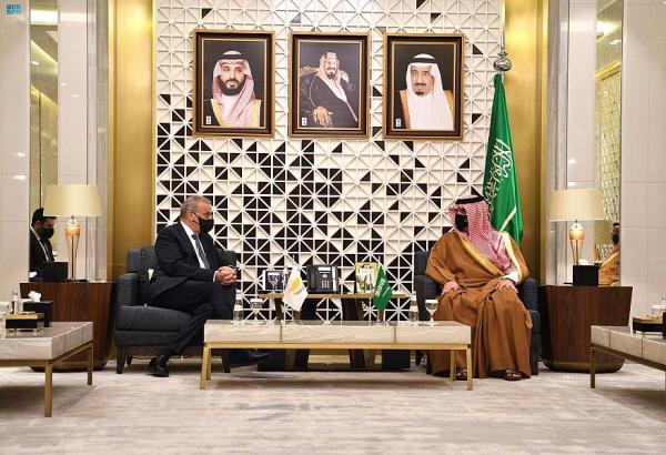 .. ويبحث تعزيز التعاون الأمني مع قبرص