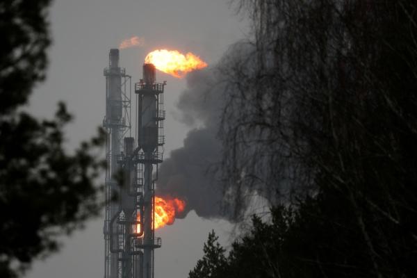 الغاز الروسي يتدفق غربا رغم خلافات بشأن سداد ثمنه بالروبل