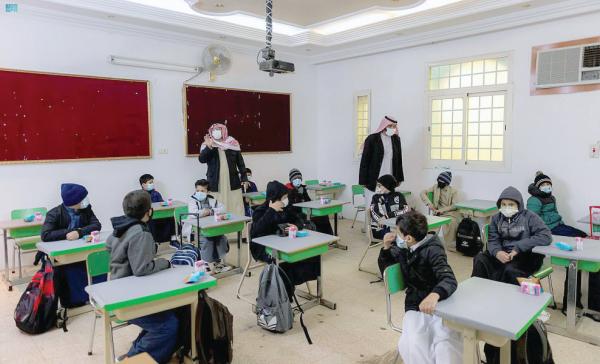 تحويل الطلاب غير المحصنين إلى الانتساب بديلا للفصل