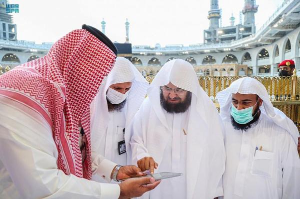 تدشين كتاب «معالم من الحرمين» بـ 5 لغات عالمية