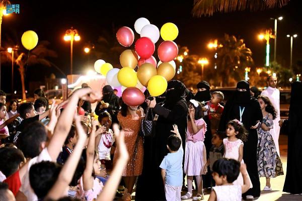 الحديقة البحرية بـ «الوجه» تزدهر باحتفالات العيد