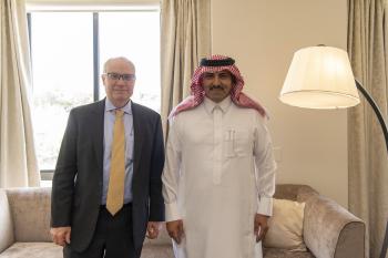سفير المملكة باليمن يبحث مع المبعوث الأميركي فتح المعابر في تعز