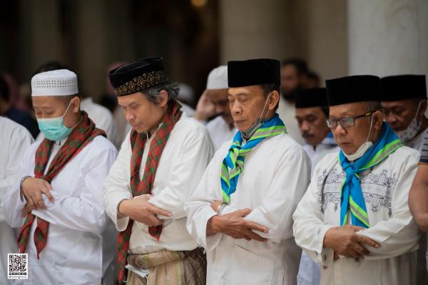 بالصور .. طلائع الحجاج يزورون المسجد النبوي وسط خدمات متكاملة