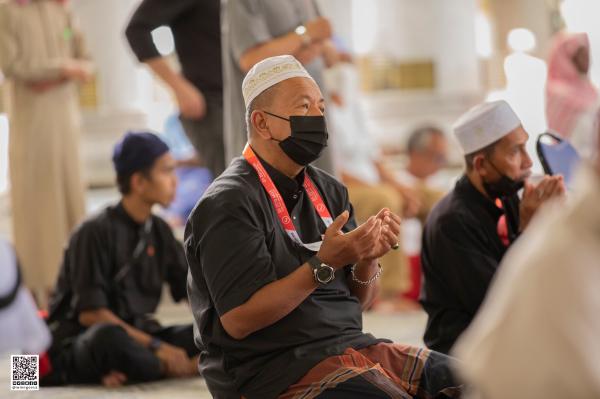 بالصور .. طلائع الحجاج يزورون المسجد النبوي وسط خدمات متكاملة