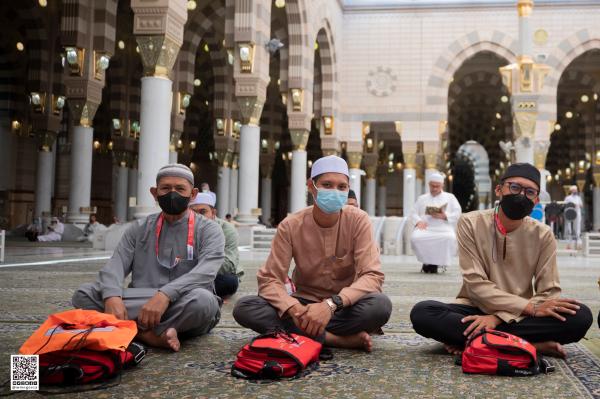 بالصور .. طلائع الحجاج يزورون المسجد النبوي وسط خدمات متكاملة