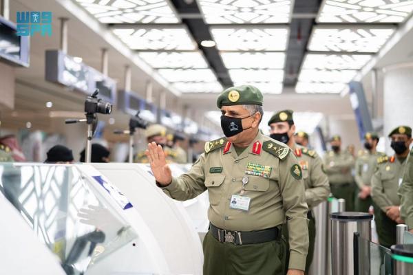 مدير عام الجوازات يتفقد منفذي الربع الخالي والبطحاء