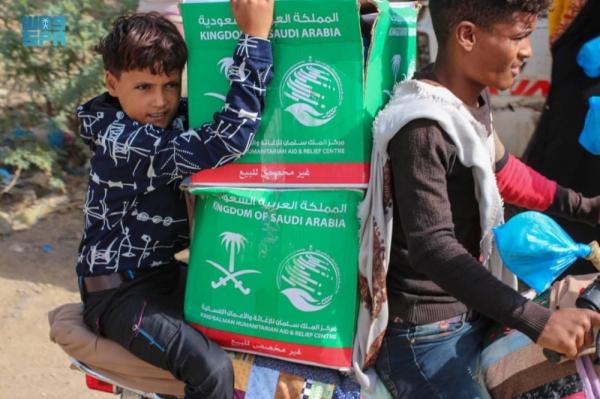 «مركز الملك سلمان»..63 طن غذاء للأسر المحتاجة بتعز