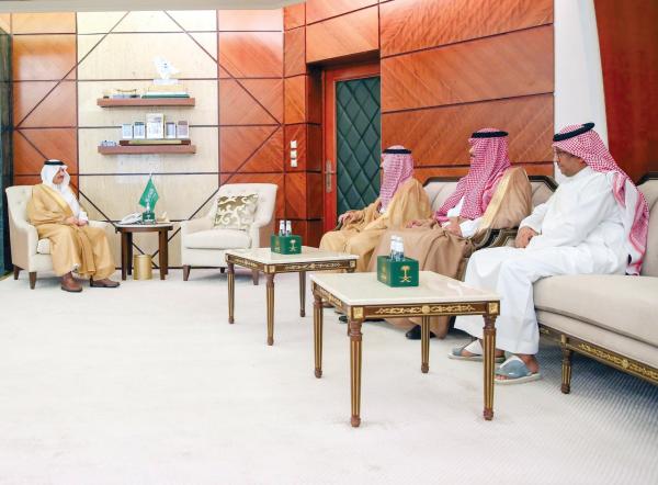 أمير الشرقية يؤكد دعم القيادة السخي لتطوير «قطاع الإبل»
