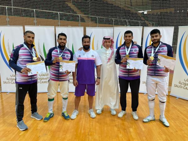 الصبان مع نجوم مبارزة الهدى ومدربهم الوطني فؤاد الناصري _ اليوم