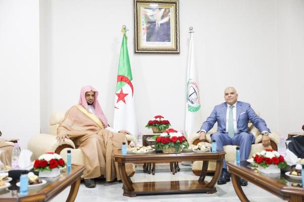 «النائب العام» يبحث التعاون في المجال العدلي مع الجزائر