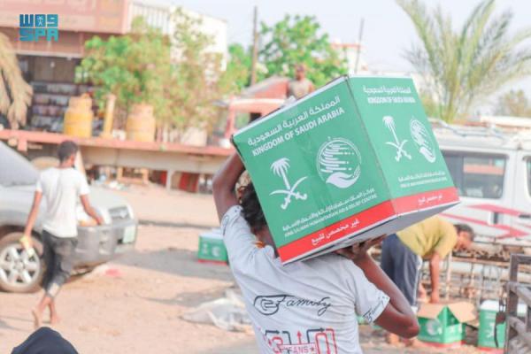 توزيع أكثر من 219 طناً من السلال الغذائية بمحافظة عدن