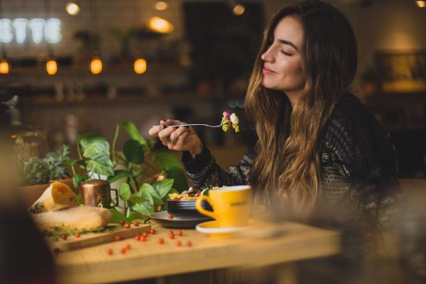 يمكن تجربة مطاعم وأكلات متنوعة - مشاع إبداعي