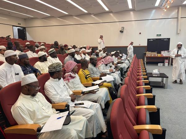 بالصور.. «الشؤون الإسلامية» تختتم الدورات العلمية لطلاب المنح
