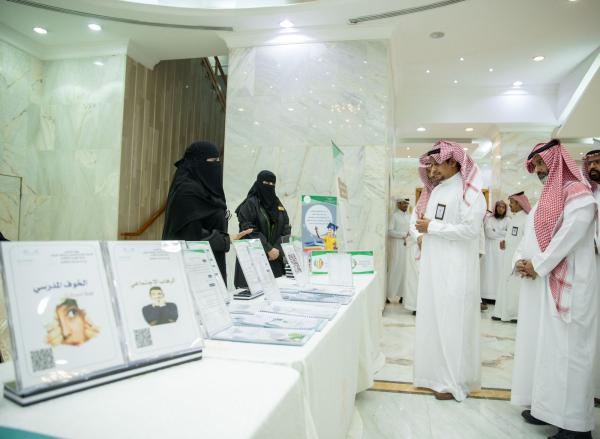 With the participation of 6 pavilions, the Director of Riyadh Education opens an exhibition on mental health