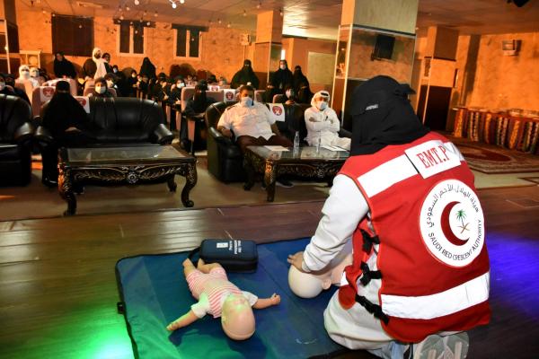 2700 مستفيد من برامج الهلال الأحمر في الشرقية