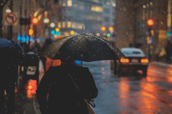 في المنزل أو الشارع.. نصائح يجب اتباعها أثناء سقوط الأمطار