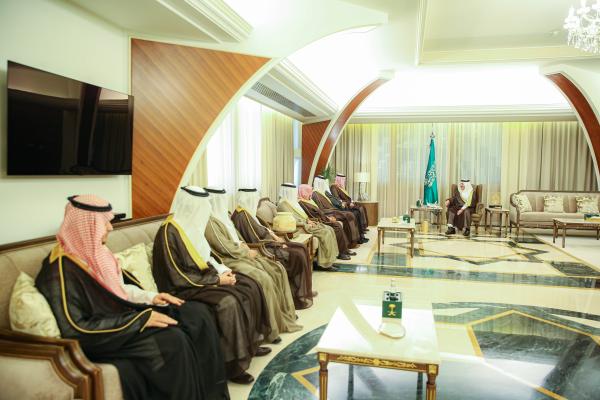 أمير الشرقية يكرم الجهات الداعمة لكتاب 