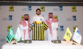 على أنغام عمرو دياب.. الاتحاد يجدد عقد أحمد حجازي (فيديو)