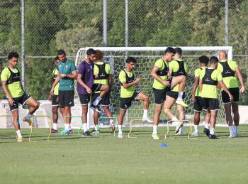 دوري روشن.. الاتفاق يستعد لمواجهة الشباب بالتكتيك