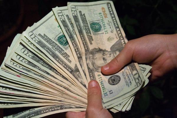 استقرار الدولار بعد إعلان الصين تخفيف قواعد مكافحة كوفيد
