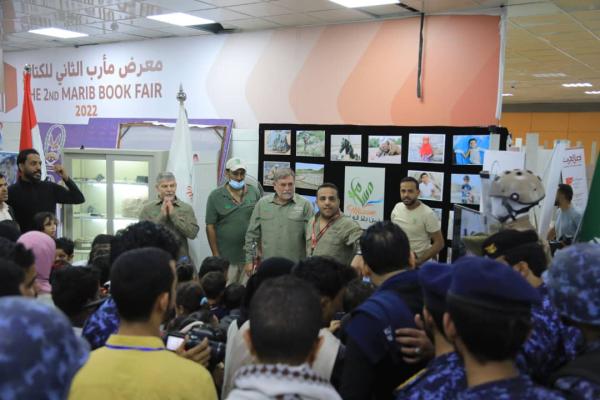 جناح مشروع مسام في معرض الكتاب بمأرب يواصل تقديم التوعية بمخاطر ألغام الحوثي في اليمن- مسام تويتر