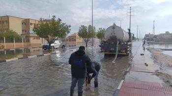 أمطار غزيرة بالأحساء.. فرق الطوارئ تواصل إزالة تجمعات المياه