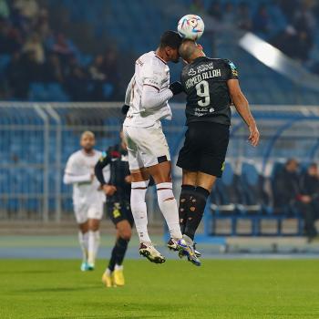 جانب من مباراة الشباب والاتحاد في دوري روشن