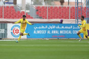 احتفال لاعب العين سعيد الزهراني بهدفه في مرمى الجبلين