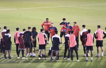 دوري روشن.. الوحدة يفتح صفحة الطائي.. وفلاته يبدأ برنامجه التأهيلي