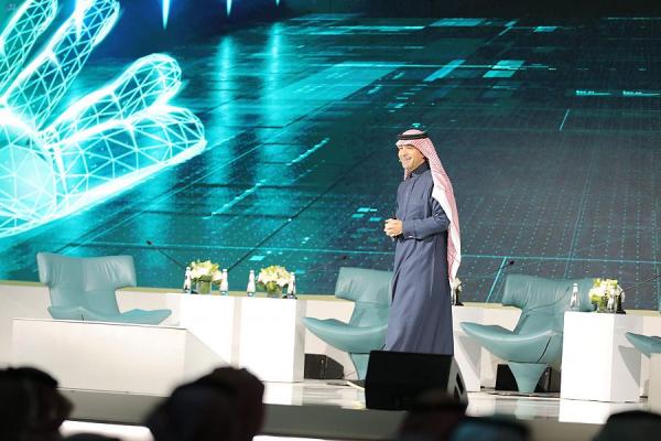 الحقيل خلال كلمته بالملتقى (اليوم)