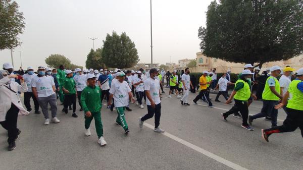 المشي يوميا يعزز الصحة البدنية - تصوير: أحمد المسري