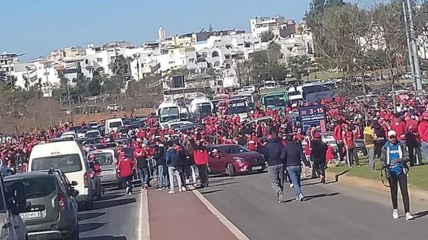 صور.. جماهير الوداد تتوجه بأعداد كبيرة إلى ملعب مواجهة الهلال