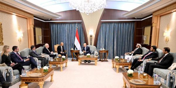 العليمي يشدد خلال لقاء بالمبعوث الأمريكي على عدم تقديم تنازلات للميليشيا - اليوم