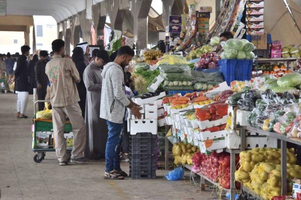 جانب من سوق الخضار والفواكه المركزي بالدمام - تصوير مرتضى بو خمسين