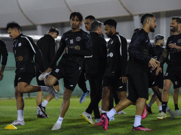 كارلوس جونيور يدعم الشباب قبل مواجهة الهلال