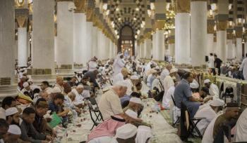 بالنصف الأول من رمضان.. 15.7 مليون مصل بالمسجد النبوي