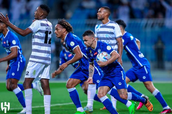 دوري روشن.. الهلال يتعثر مُجددًا بتعادل أمام الطائي