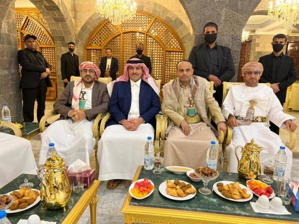 سفير المملكة لدى اليمن في زيارة لصنعاء رفقة وفد من سلطنة عمان - حسابه الرسمي على تويتر