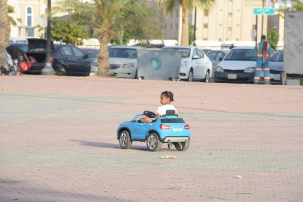 تزاحم الزوار على الواجهات البحرية بالشرقية للاستمتاع بعيد الفطر